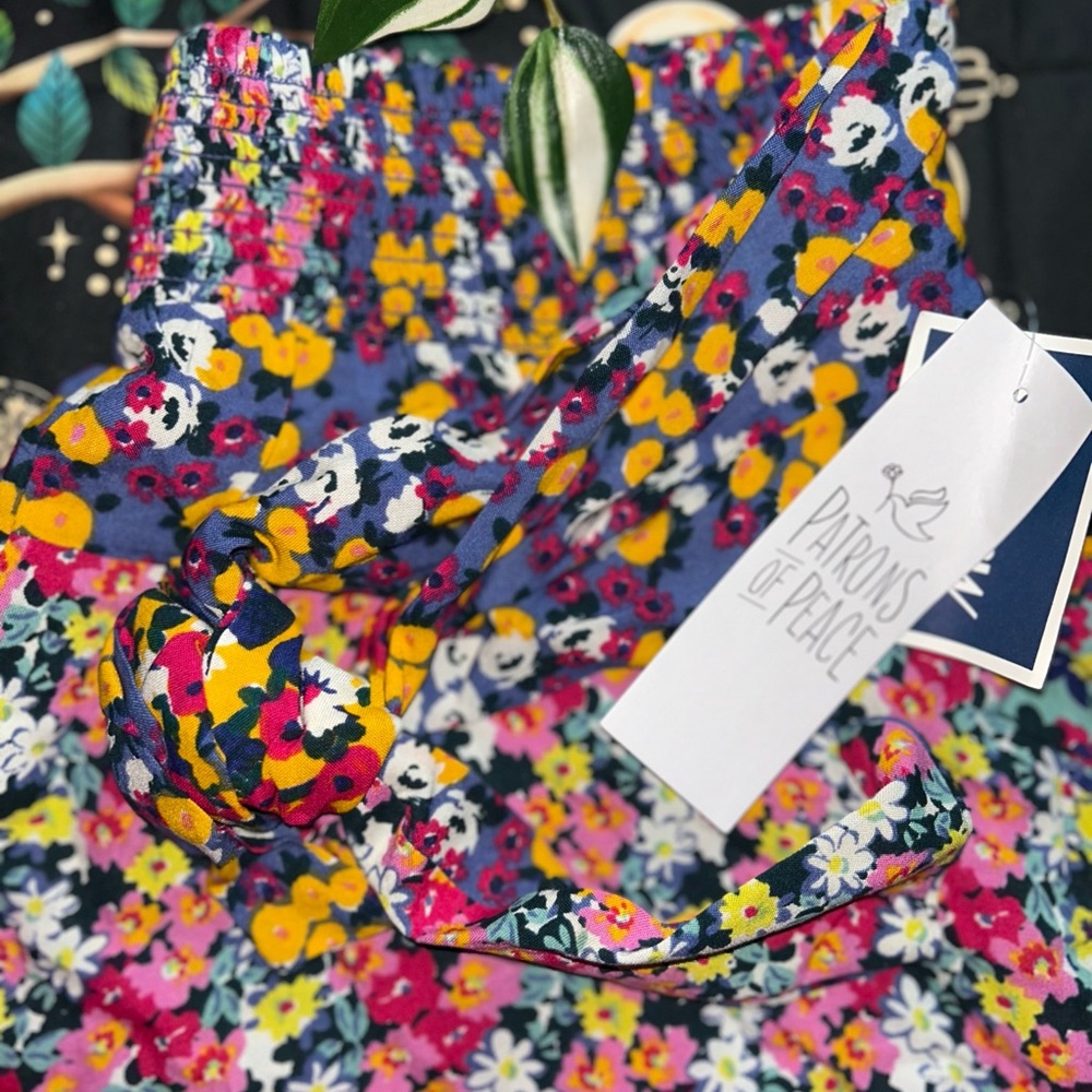 PATRONS OF PEACE FLORAL SHORTS - Picture 2 of 3